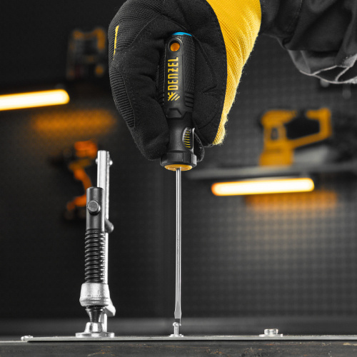 Отвертка, SL3х100 мм, S2, 3к рукоятка Denzel